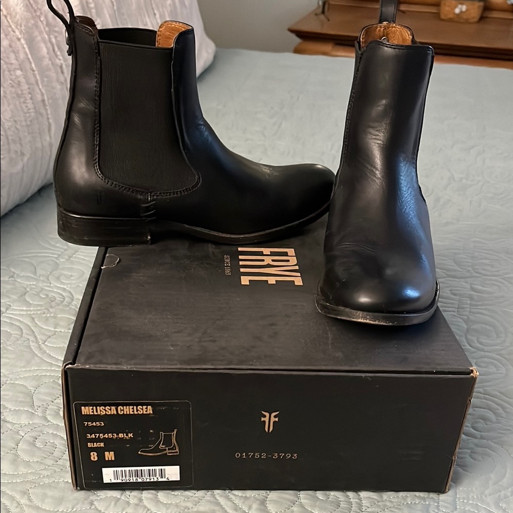 Frye Women’s Black Chelsea Boots EUC